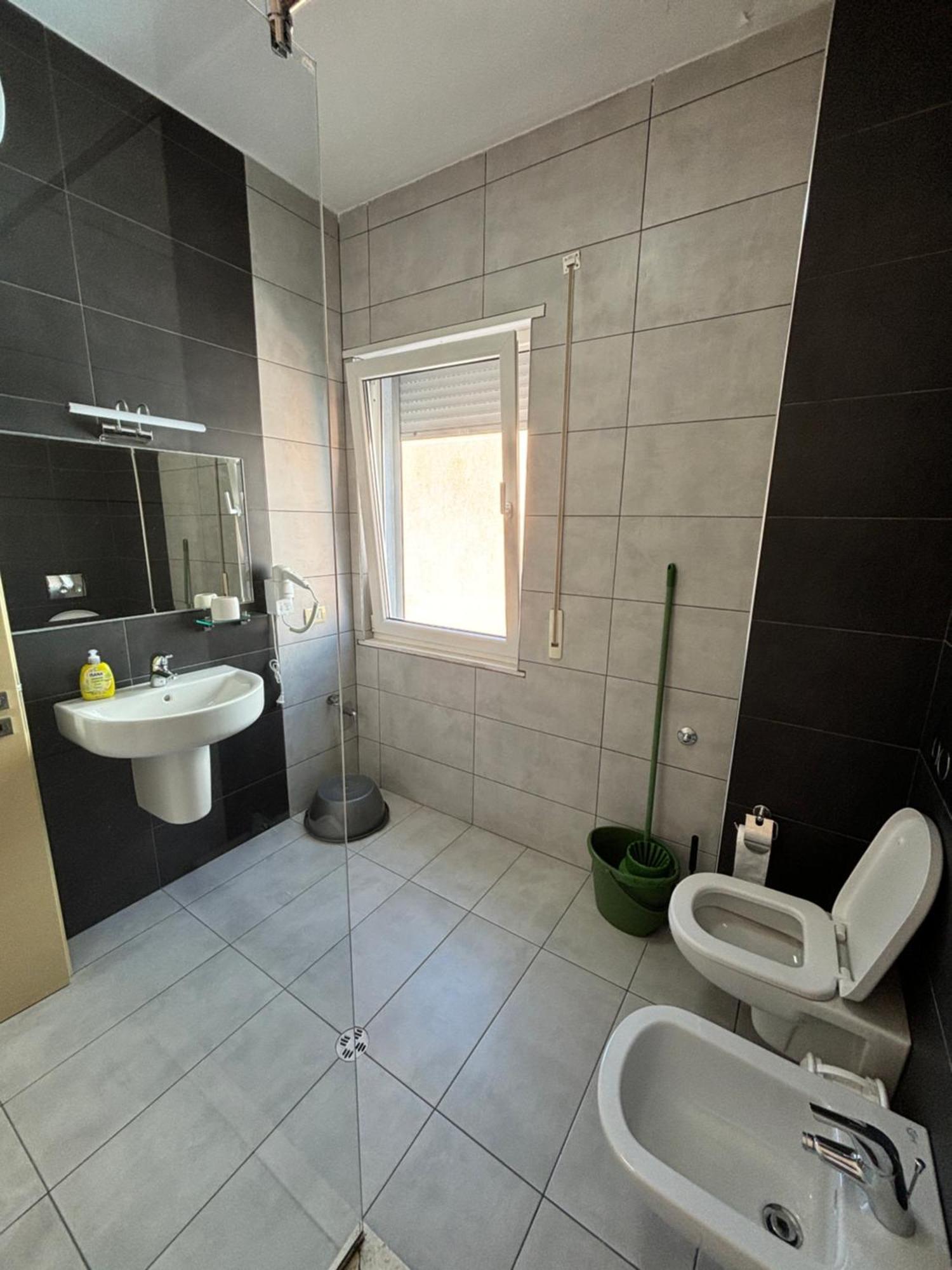 Emma'S Apartments Tirana Bagian luar foto